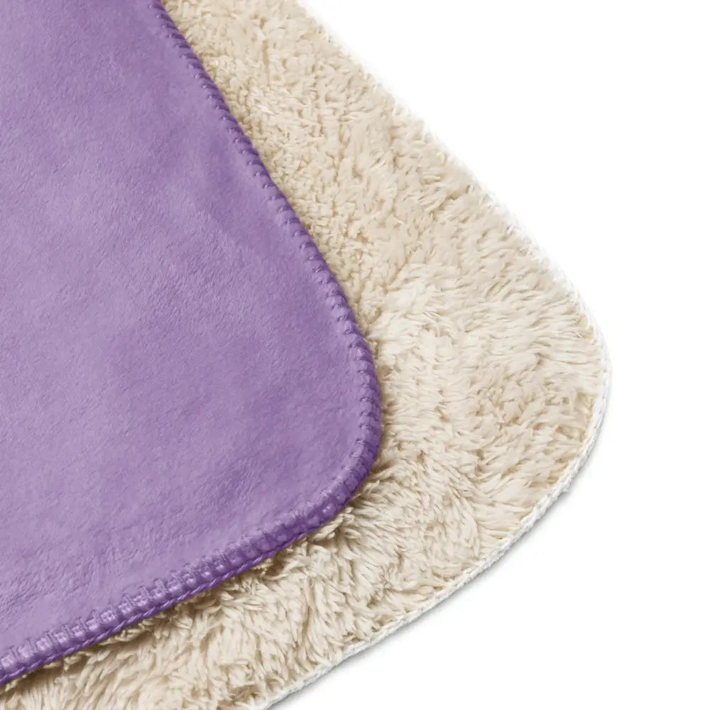 Tapis de bain en peluche violet et crème avec surface douce et texturée pour usage confortable