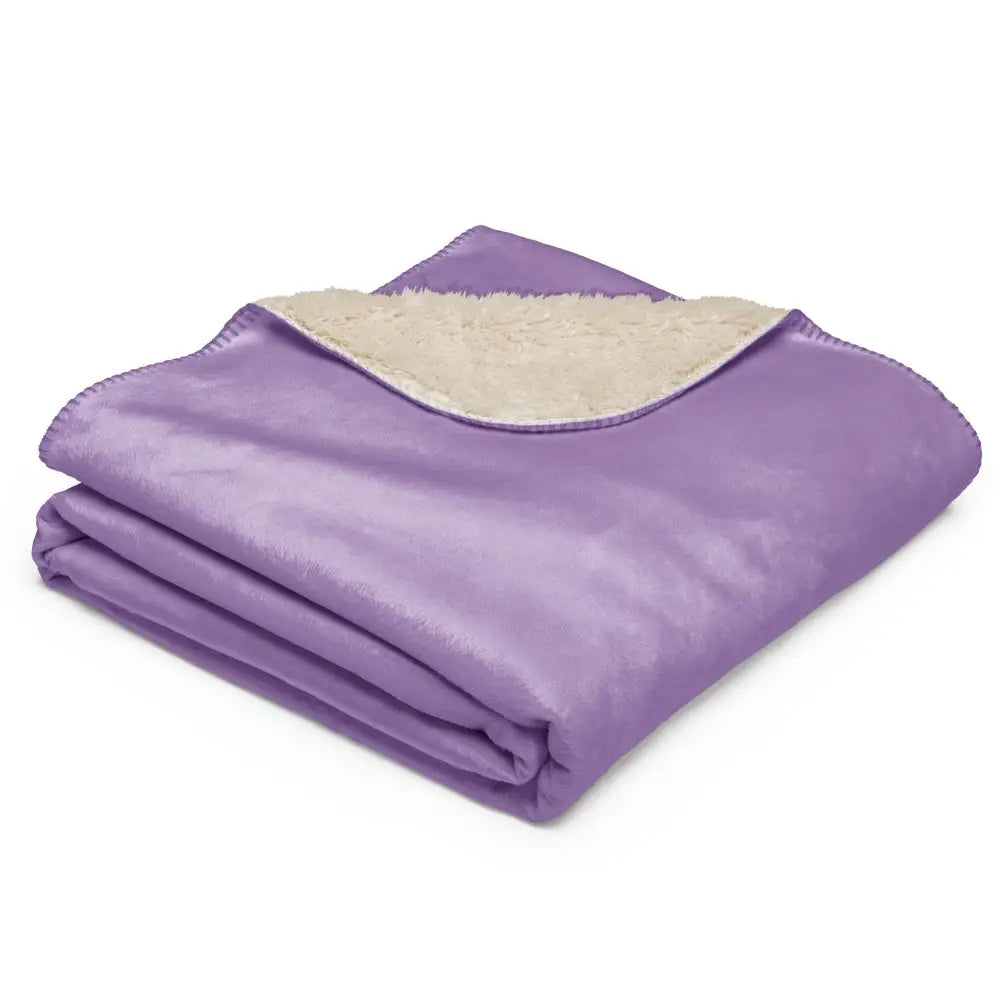 Une couverture sherpa violette avec une doublure sherpa crème douce et moelleuse